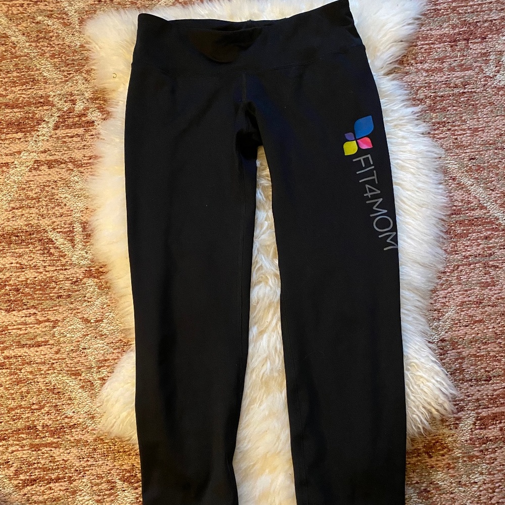 FIT4MOM logo cropped leggings